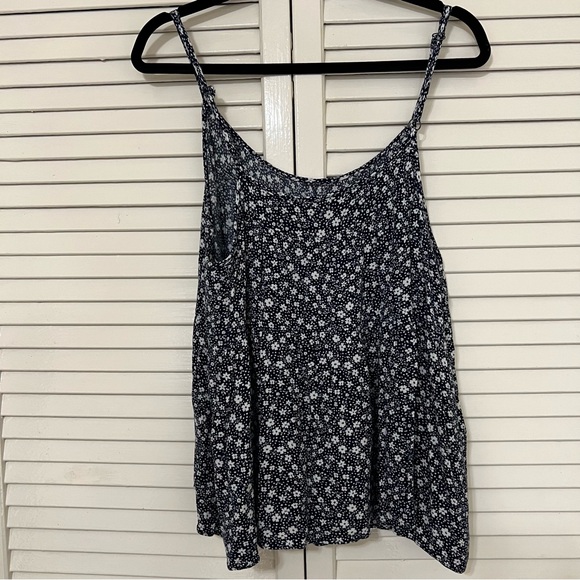 TORRID NAVY FLORAL GAUZE SHIRRED HEM BABYDOLL CAMI TOP SIZE 2 (2X/ 18-20) - Picture 12 of 16